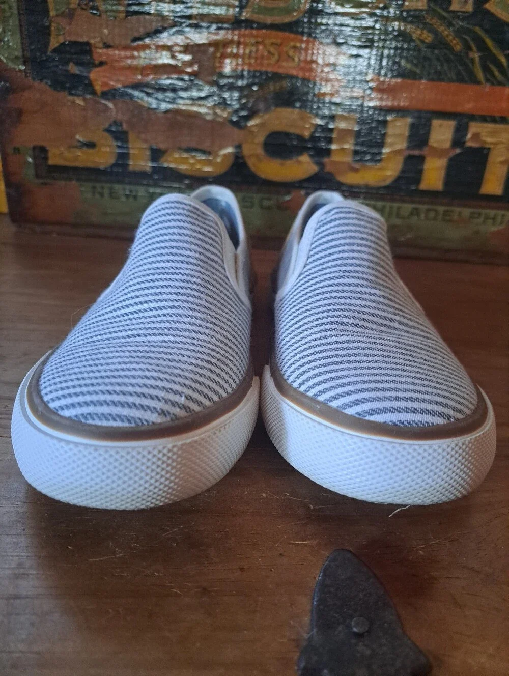 Tommy Bahama Womens Pinstriped Slip-On Shoes Size 6.5 Nautical Gray White Canvas